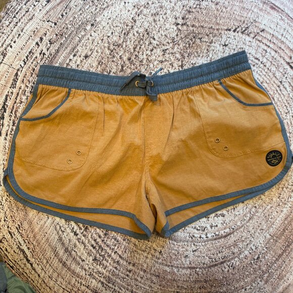 NWOT United By Blue Women’s Orange Board Shorts- Medium - Picture 1 of 3
